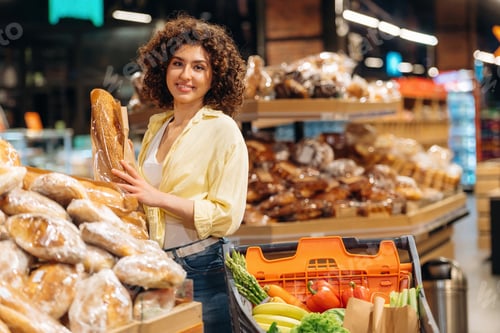 Preview: Gorgeous woman is in the grocery store