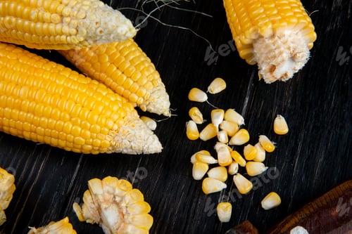 Preview: close-up view of cooked corn seeds and corns on black background