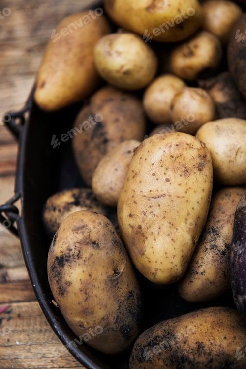 Preview: Closeup of fresh organic potatoes