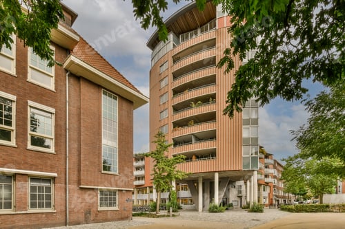 Preview: Exterior view of building