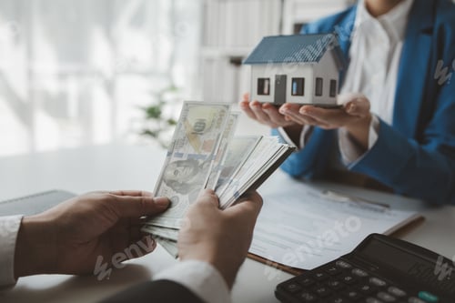 Preview: The broker receives the first instalment of the home purchase from the buyer, Counting home instalme