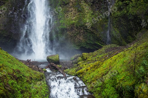 Preview: Scenic Multnomah Falls