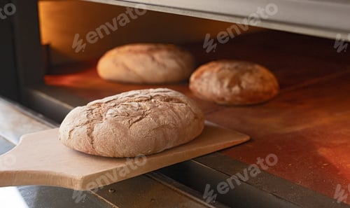 Preview: Bread on spade near hot oven