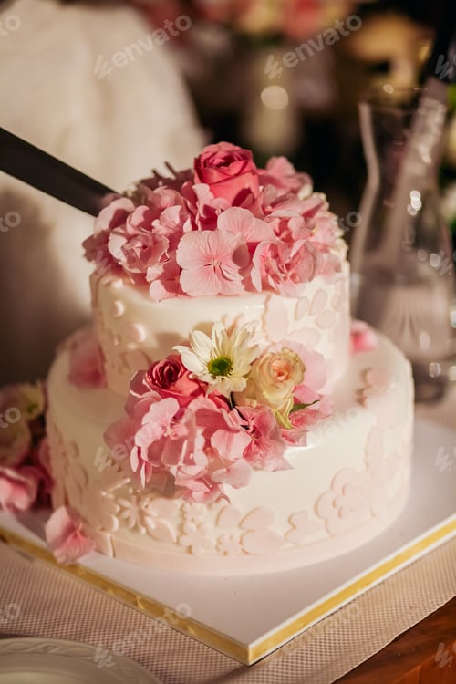 Preview: wedding cake with pink roses