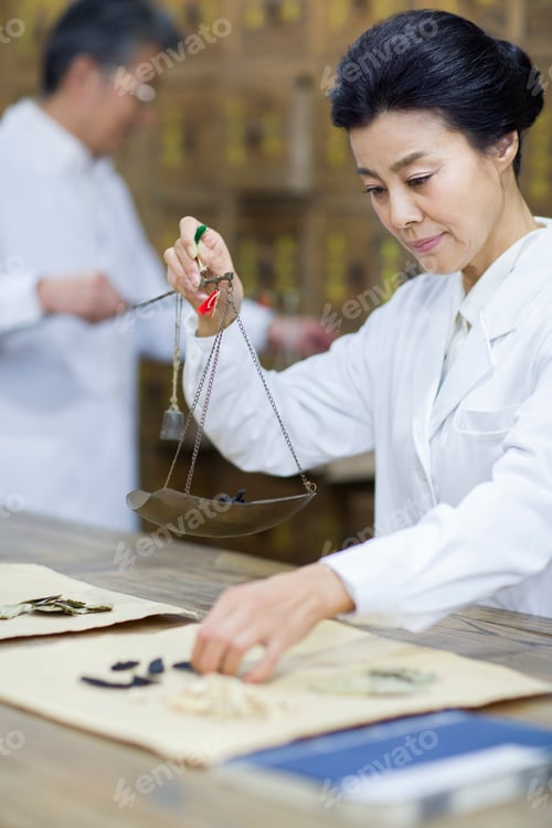 Preview: Chinese doctors fill the prescription