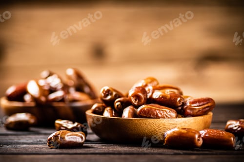 Preview: Fresh dates in two plates.