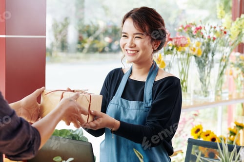 Preview: Florist giving gift box to client