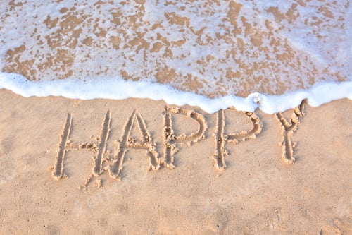 Visualização: palavra “feliz” escrita na areia da praia