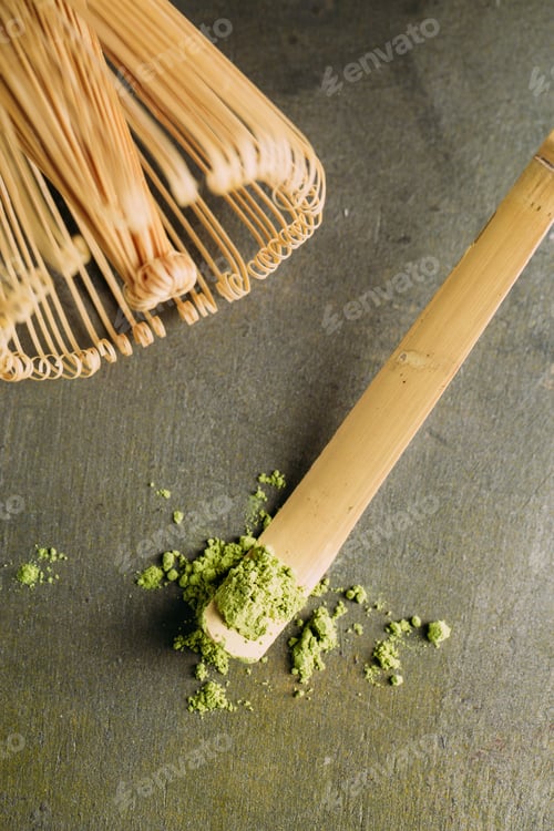 Preview: Green matcha tea powder and bamboo whisk