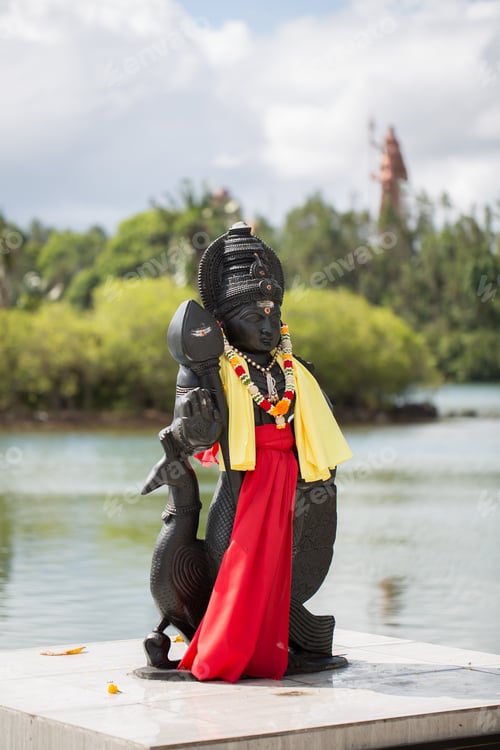 Preview: Indian statues on the background of the lake in Mauritius. Grand Bassin