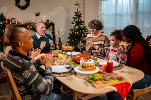 Preview: Multi-ethnic big family celebrating Christmas party together in house.