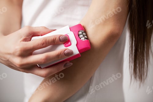 Preview: Removal of unwanted hair on the hands.