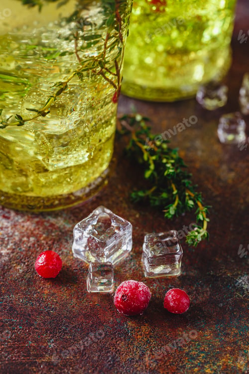 Preview: Lime Lemonade with thyme, cranberry and ice.