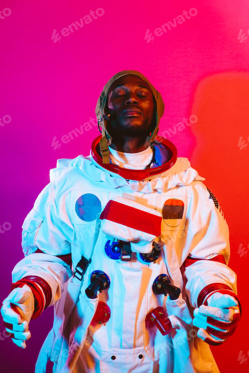 Preview: Cinematic image of an astronaut.