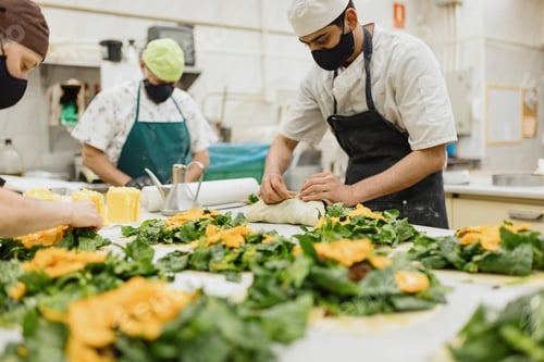 Preview: Working bakery team