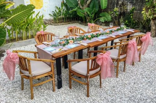 Preview: Wedding table decorated in Indonesian style outdoors in a tropical garden.