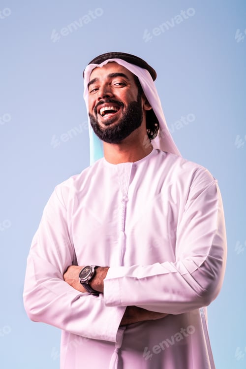 Preview: Arab businessman wearing emirati kandura portrait in studio