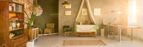 Preview: Bright multifunctional room with desk