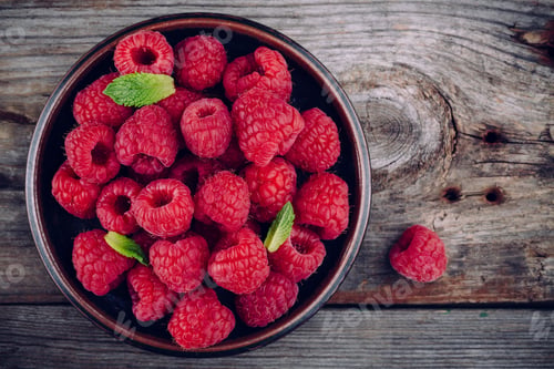 Preview: Fresh ripe organic raspberry in a plate on a wooden background