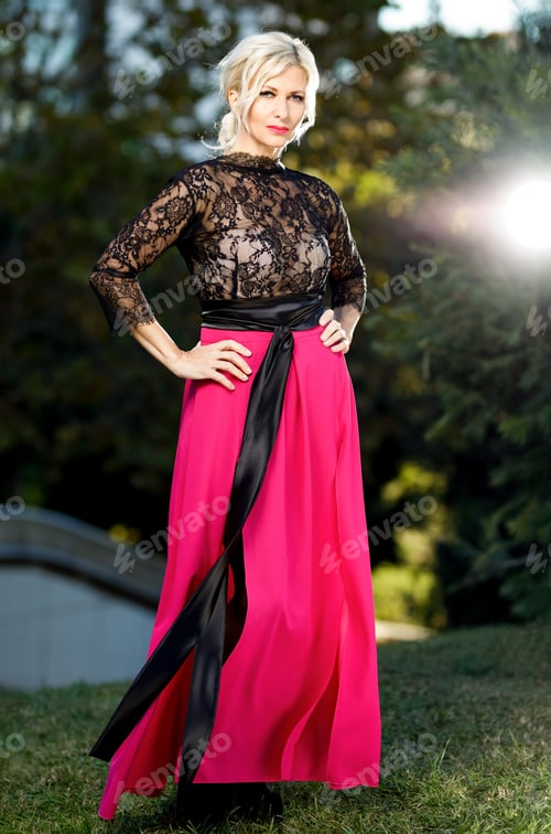 Preview: Portrait Of Adult Fashionable Elegant Woman In The City.