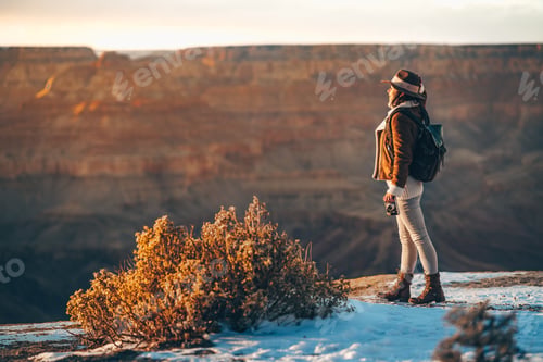 Preview: Young girl in the National Park Grand Canyon