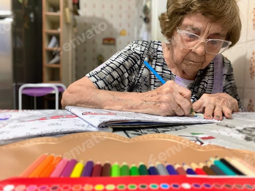 Preview: Elderly woman painting in her sketchbook