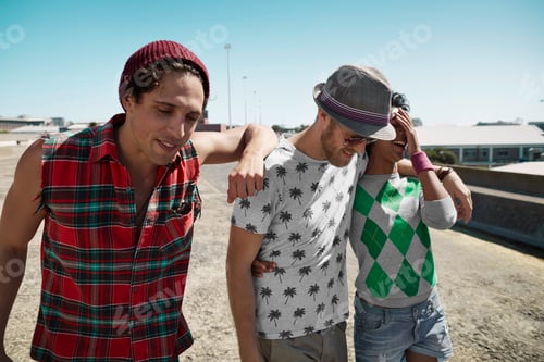 Preview: Relaxed friends walking outdoors