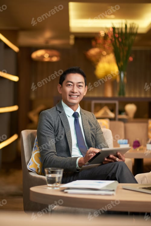 Preview: Cheerful entrepreneur