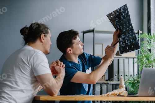 Preview: Physician explaining an X-ray to a patient during a consultation.