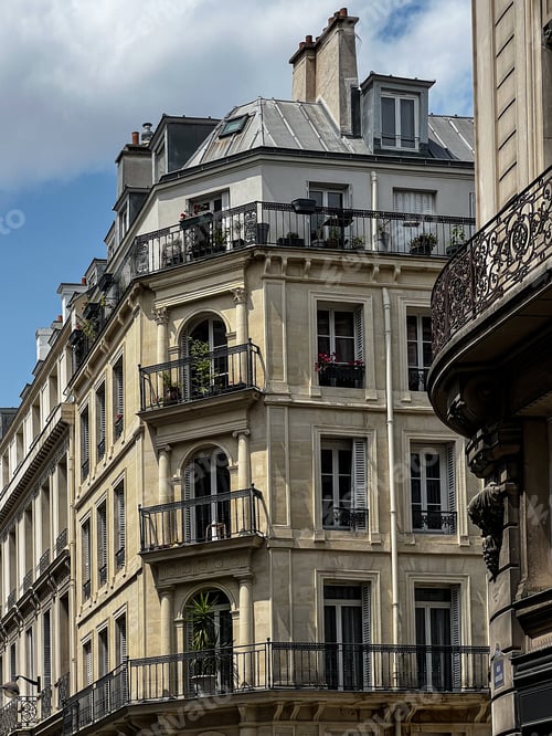 Preview: Facades of houses in Paris with balconies and shutters