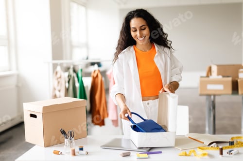 Preview: Clothing Shop Assistant Lady Packing Handbag In Box In Showroom