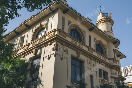 Preview: view of building facade under blue sky, Seville, spain