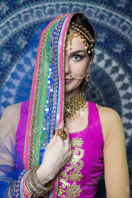 Preview: Portrait Of A Female Model In Ethnic Indian Costume With Jewellery And Traditional Makeup.
