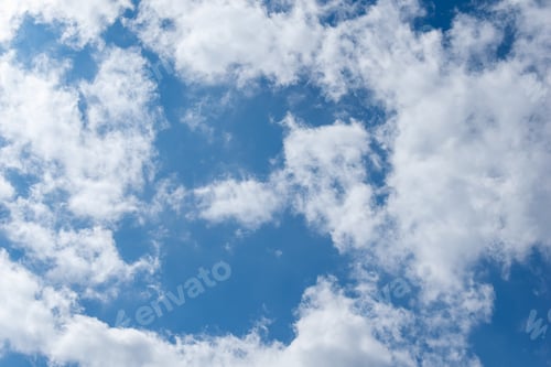Vorschau: weiße Wolken am blauen Himmel