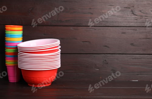 Preview: Disposable bowls and cups on wooden table, space for text