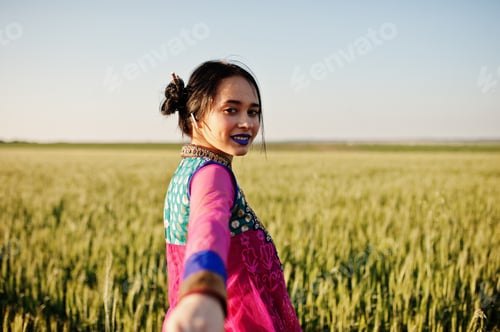 Preview: Tender indian girl in saree