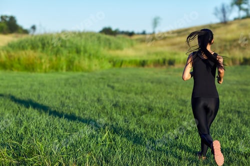 Preview: back view of woman in black sportswear running