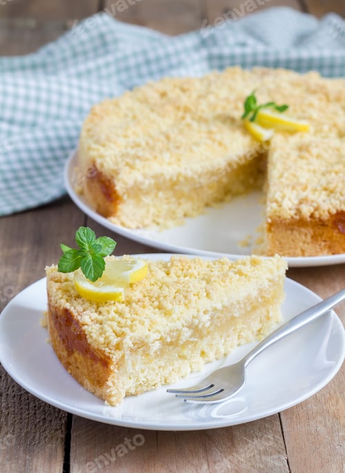 Preview: Homemade shortcrust lemon pie, closeup