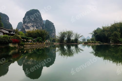 Preview: The river and green mountains of different shapes, the famous beautiful Guilin landscape scenery.
