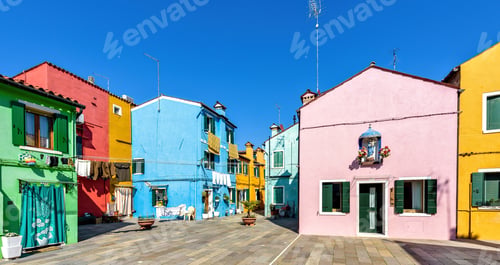 Preview: Daylight view to vibrant house front facades with clothes drying