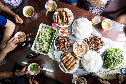 Preview: Feasting with family on Vietnamese traditional food