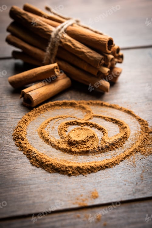 Preview: Cinnamon sticks and powder