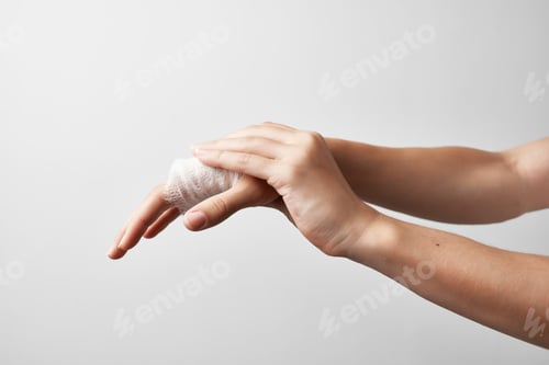 Preview: bandaged palm hand injury treatment emergency