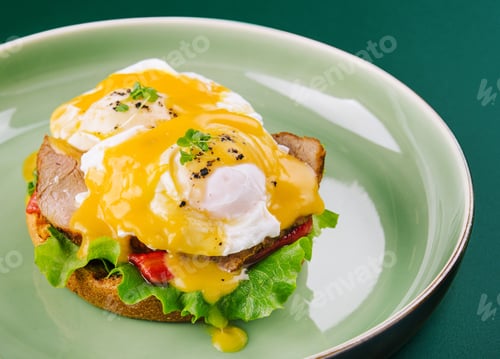 Preview: Tasty egg Benedict on green plate
