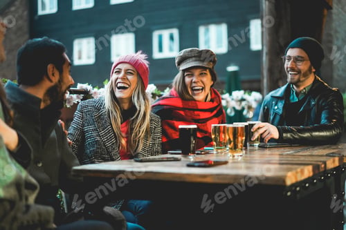 Preview: Young people having fun drinking beer at pub restaurant - Soft focus on left girl face