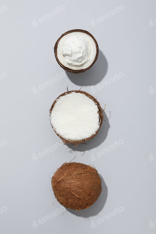 Preview: Summer dessert - ice cream, ice cream with coconut