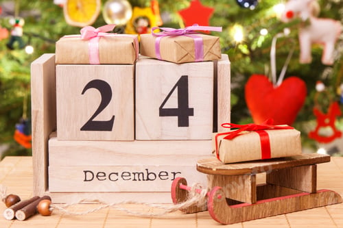 Preview: Date 24 December on calendar, wrapped gifts and festive tree with decoration, Christmas eve concept