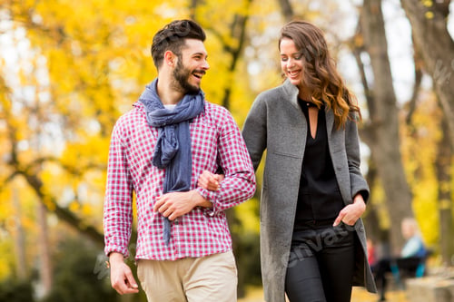 Preview: Young couple in the autumn park