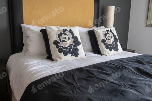 Preview: Beautiful Hotel Style Bedroom With A Large King Size Bed