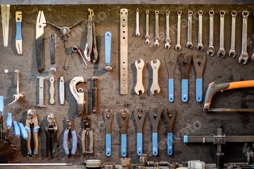 Preview: Wall with different working tools